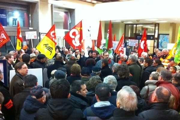 Un nouveau rassemblement a été organisé lundi 7 janvier 2013 pour protester contre la suppression de l'arrêt de l'Intercité 5979 à Nevers. 