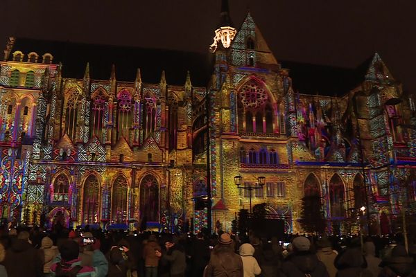 Le mapping projeté sur la basilique de Saint-Quentin visible jusqu'au 29 décembre.