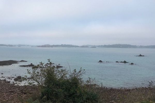 L'île de Bréhat depuis Ploubalzanec