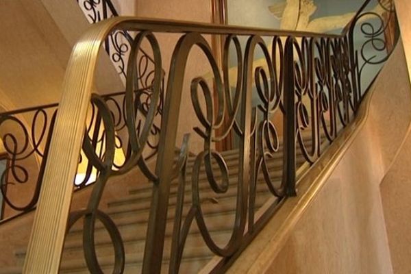 Les ferronneries art déco de l'escalier monumental du tribunal administratif de Poitiers