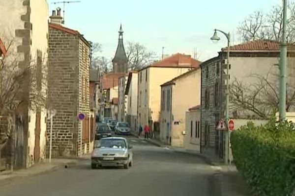 Ennezat, dans le Puy-de-Dôme, une petite commune rurale d'environ 2500 habitants, choisie pour être ville test en Auvergne, pour le recensement en ligne.