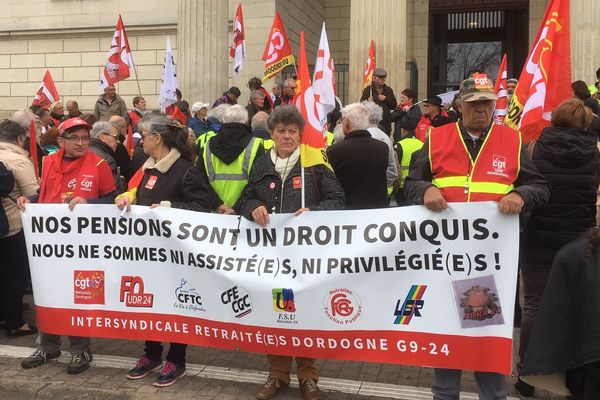 300 manifestants ont défilé à Périgueux pour défendre la revalorisation de leurs pensions ce 11 avril 2019