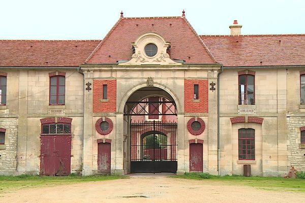 Le haras de Montier-en-Der faisait partie du réseau de haras nationaux existant en France. Il est désormais propriété de la commune. Mais la polémique monte au sujet de "maltraitances" de la propriétaire des lieux, sur les chevaux qui y sont hébergés.