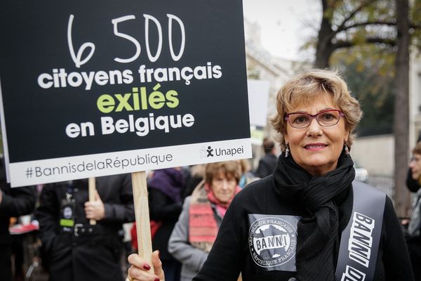 L'Unapei (familles de personnes handicapées) a manifesté devant l'Assemblée nationale le 20 octobre 2015 à Paris