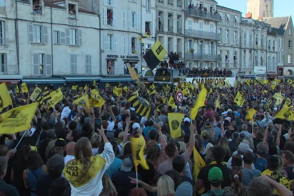 Des milliers de supporteurs avaient fêté la victoire du Stade Rochelais sur le Vieux Port l'an dernier