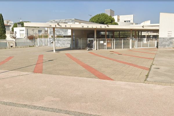 Une enseignante du collège de La Seyne-sur-Mer Henri-Wallon a reçu un message audio menaçant son intégrité physique. Une plainte a été déposée.