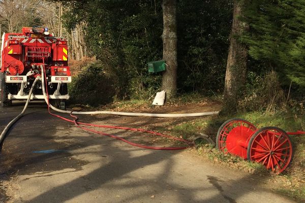 27 pompiers sont intervenus pour maîtriser le feu (illustration) 