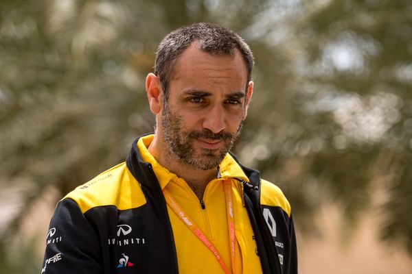 Cyril Abiteboul dans les paddocks de Renault lors d'un Grand prix