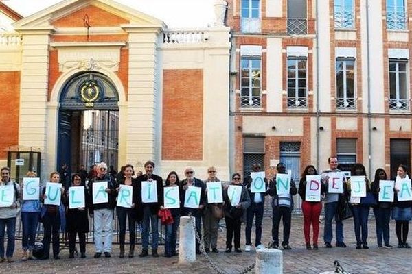 La mobilisation devant la préfecture, le 24 novembre dernier, lors du deuxième rassemblement de soutien à Jean Manga