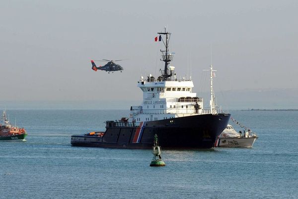 L'opération a été effectuée par le remorqueur Abeille-Languedoc.