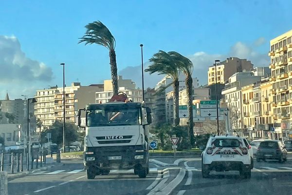 La Corse a été placée en vigilance jaune pour "vent fort".