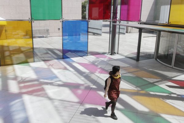 Le damier coloré installé sur la façade du musée d'Art contemporain de Strasbourg n'est pas du goût de l'architecte du bâtiment, Adrien Fainsilber.