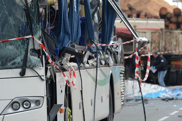 L'accident de bus a fait six morts à Rochefort-sur-Mer, le 11 février 2016.