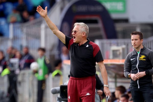 Laszlo Bölöni de plus en plus sur la sellette après la treizième défaite du FC Metz face à Montpellier. Les grenats sont avant-derniers au classement de Ligue 1.