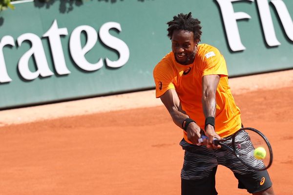 Gaël Monfils, lors du match face à Stanislas Wawrinka, en huitièmes de finale de Roland-Garros.