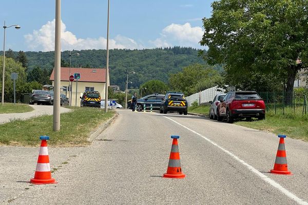 Dans la nuit du 19 au 20 juillet, un jeune homme de 22 ans a tué les membres de sa famille dans leur maison à Douvres.