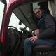 Nicolas Bouyon est conducteur de poids lourds chez Stock Logistic. Ce jour là, il teste son nouveau camion : un 44 tonnes totalement électrique.