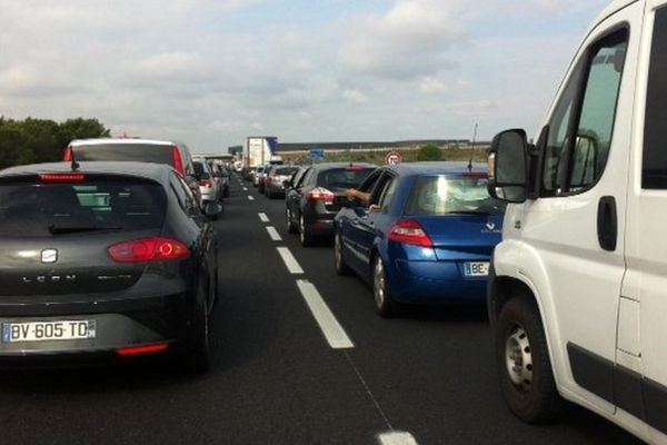 Noire dans le sens des départs, rouge dans celui des retours pour les vacanciers qui traversent le Languedoc Roussillon ce samedi.