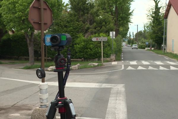 Équipé de jumelles, le radar permet de repérer à plus de 400 mètres un automobiliste en excès de vitesse.