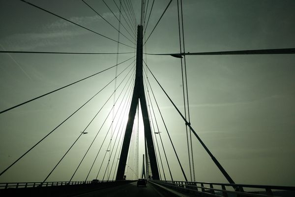 Soleil caché au Pont de Normandie.