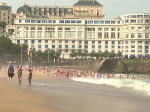 Depuis le dimanche 28 juillet, un millier de personnes demande, à travers une pétition, le retour des douches sur les plages du Pays basque. Depuis trois ans, bon nombre d'entre elles ont été supprimées pour répondre aux restrictions d'eau durant les périodes de sécheresse.