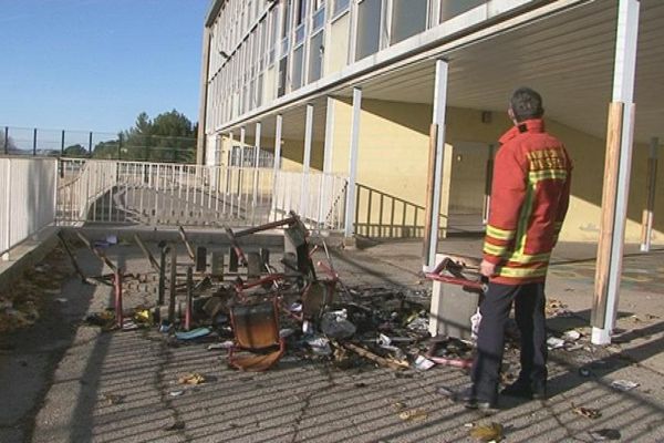 L'incendie de l'école Saint-André à Marseille s'est déclaré le 25 décembre 2015 vers 15h