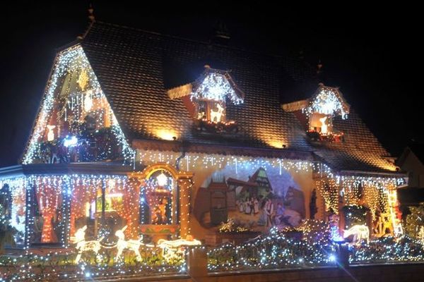 Illuminations d'une maison à Haguenau pour la période de Noel en Alsace
