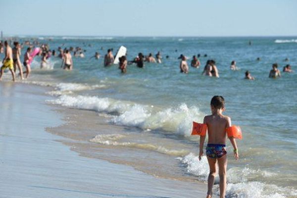 Baigneurs sur la plage de Biscarosse (Photo d'illustration)
