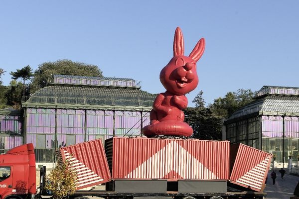 Le MuMo devant les serres du jardin des plantes à Paris