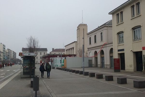 C'est dans le quartier de la gare de Clermont-Ferrand qu'un jeune homme lié aux meurtres de Montluçon aurait été arrêté, selon nos confrères de La Montagne