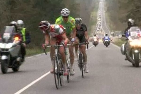 Des concurrents lors de l'édition 2012 du tour de Normandie cycliste.