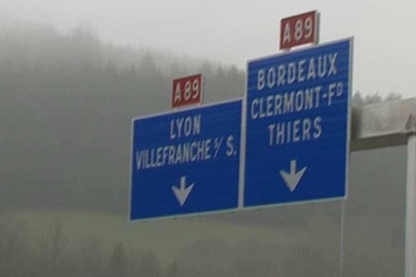 Les 22 maires concernés par les 50 km de l'A89 entre Balbigny et La Tour de Salvagny, ont été invités à parcourir, en car, ce nouveau tronçon