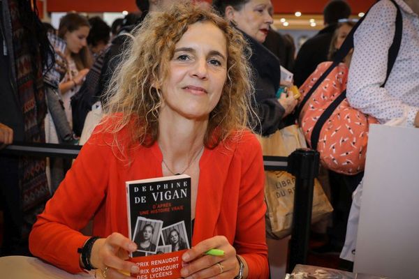 Delphine de Vigan au salon du livre de Paris en mars 2017. 