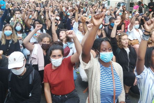 3.000 marseillais ont répondu à l'appel lancé sur les réseaux sociaux. La manifestation contre les violences policières n'était pas autorisée.