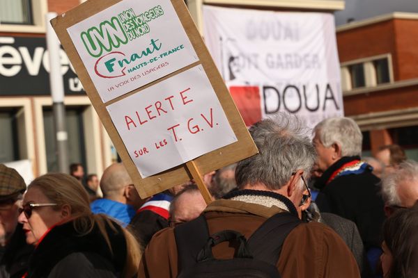 Manifestation contre les suppressions de TGV, le 7 février 2019 à Douai.