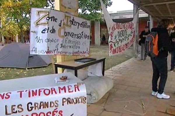 Le campement a été installé dans l'Université