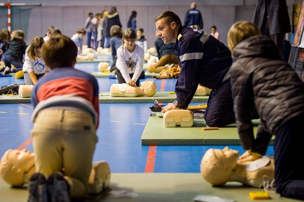 L’an dernier, 7000 élèves marseillais de CM2 ont été initiés aux gestes qui sauvent par le marins-pompiers.