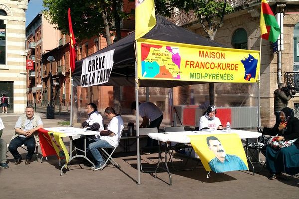 Une dizaine de Kurdes, hommes et femmes, ont entamé une grève de la faim symbolique de trois jours à Toulouse.