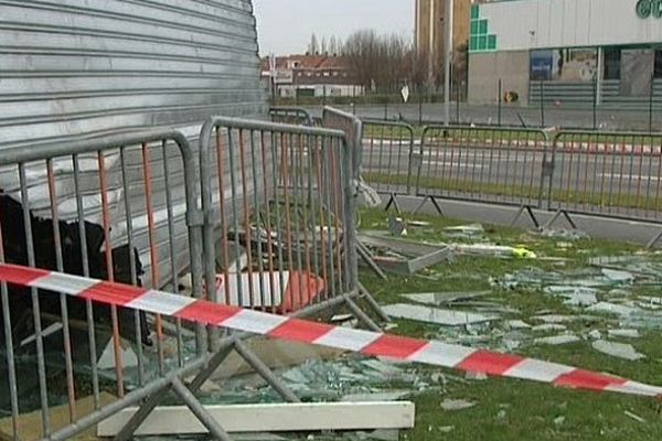 Trois enseignes de la zone commerciale d'Halluin ont été fortement endommagées 