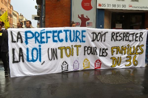 Une manifestation de soutien aux familles menacées d'expulsion, du 36 rue Roquelaine à Toulouse, était organisée ce mercredi 15 septembre à Toulouse. 