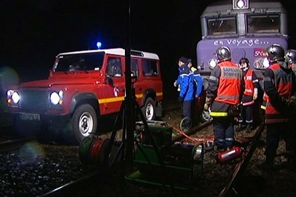 Opération de désincarcération de la conductrice de la voiture, tuée sur le coup.