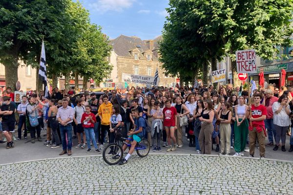 Une mobilisation dans les rues de Carhaix, ce mercredi, pour défendre la langue bretonne et les emplois en breton