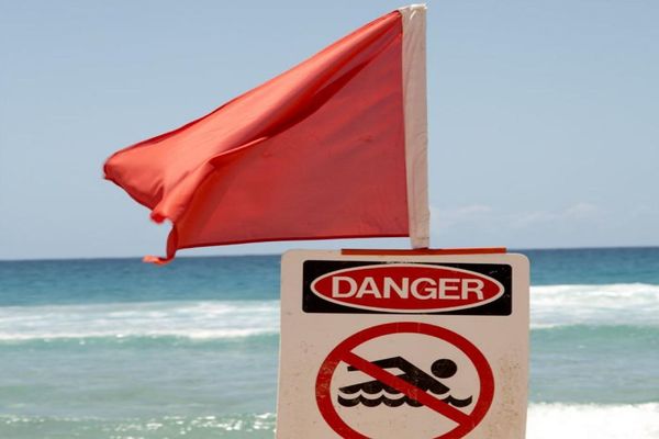 Drapeau rouge sur le littoral, la baignade est interdite - archives.