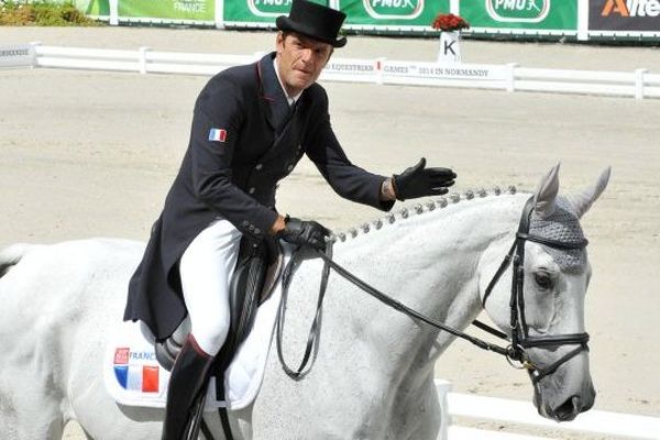 Cédric LYARD, le cavalier français, avec son cheval Cadeau du Roi lors du concours de dressage au Haras national du Pin (Le Pin-au-Haras) ce jeudi 28 Août 2014 dans le cadre des Jeux Equestres Mondiaux.