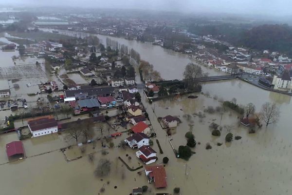 Le secteur de Peyrehorade entièrement inondé.