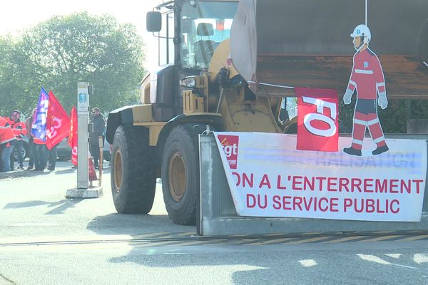 Les agents du conseil départemental entrent en grève pour dénoncer la suppression de 500 postes de contracteuls.