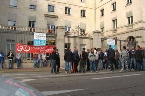 Ce matin, devant l'Hôtel de Région, à Limoges