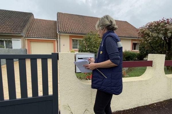 Tournée au pas de course dans cette rue de Beaune-Les-Mines