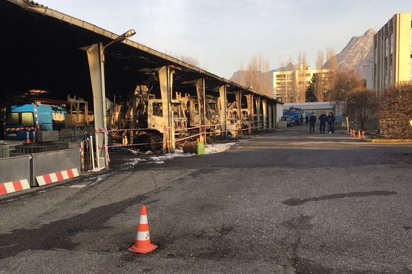 Un incendie s'est déclaré en pleine nuit dans un bâtiment Enedis à Seyssinet-Pariset.