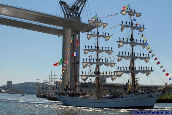 Le départ de la  parade 2008 de l'Armada à Rouen